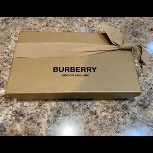 BURBERRY BNWT Logo Zip Around Wallet! Black